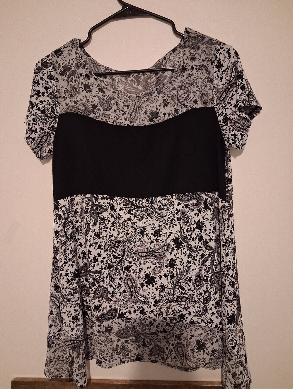 Black & White Paisley Short-Sleeve Blouse